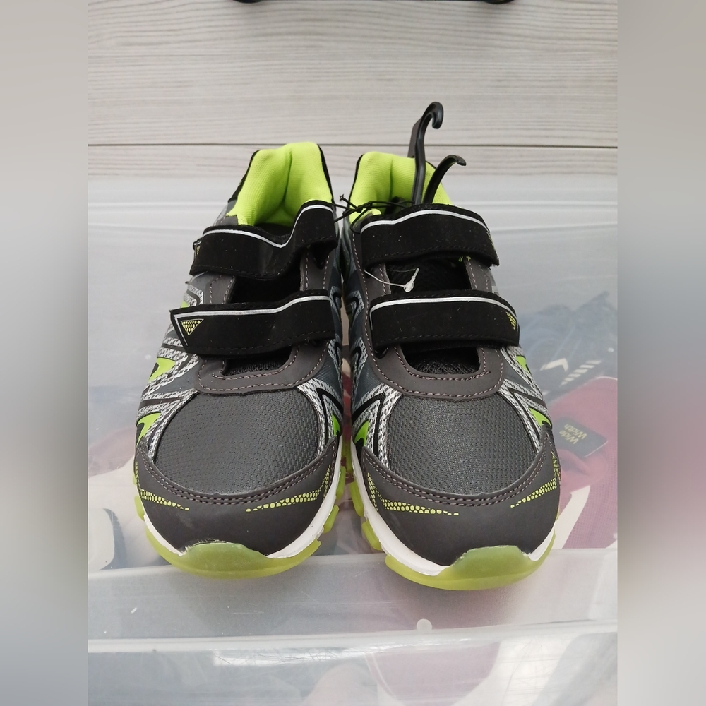 Boys athletic works size 6